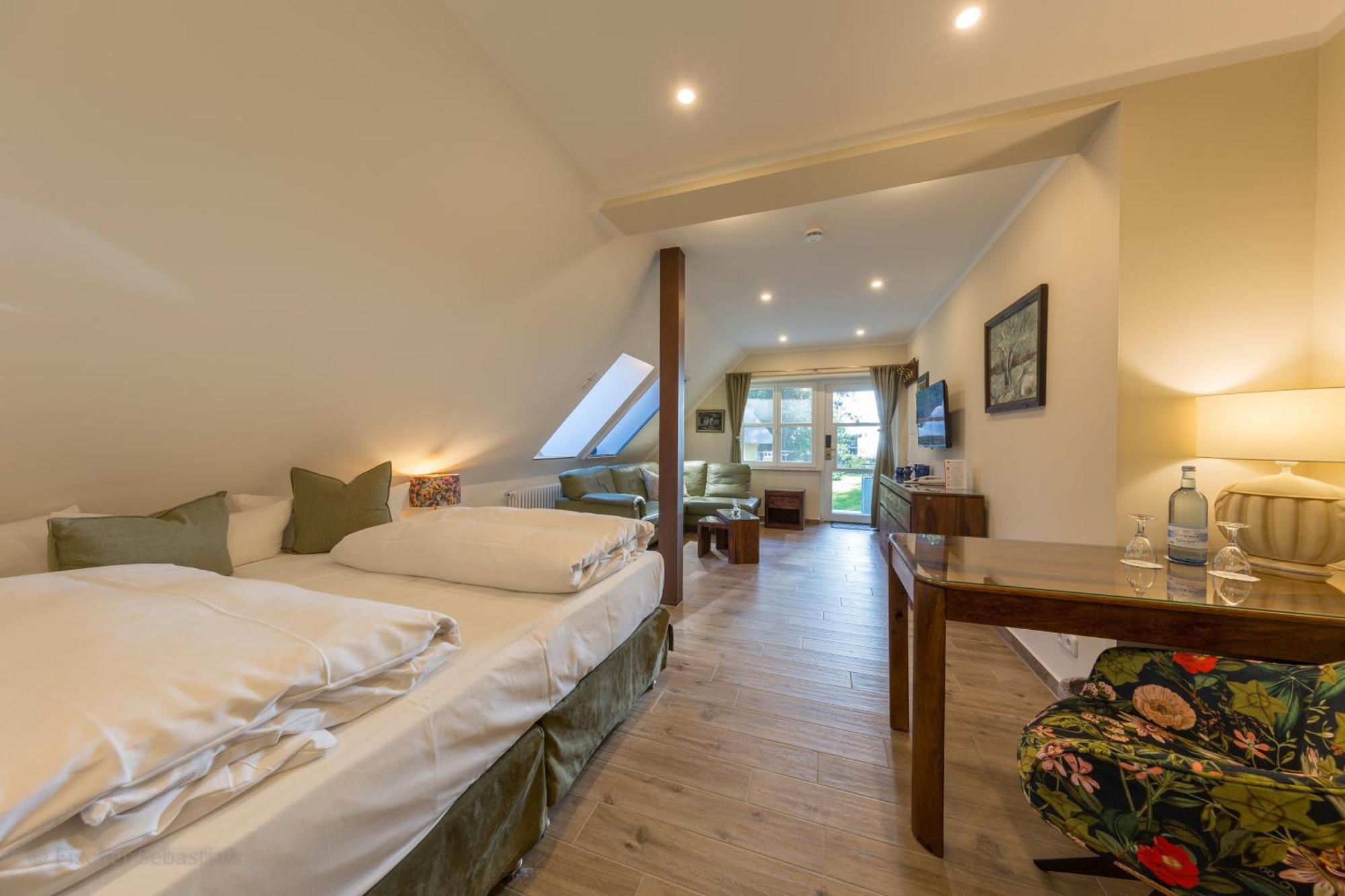 Gaestehaus Bergfalke Ahrenshoop Rom bilde
