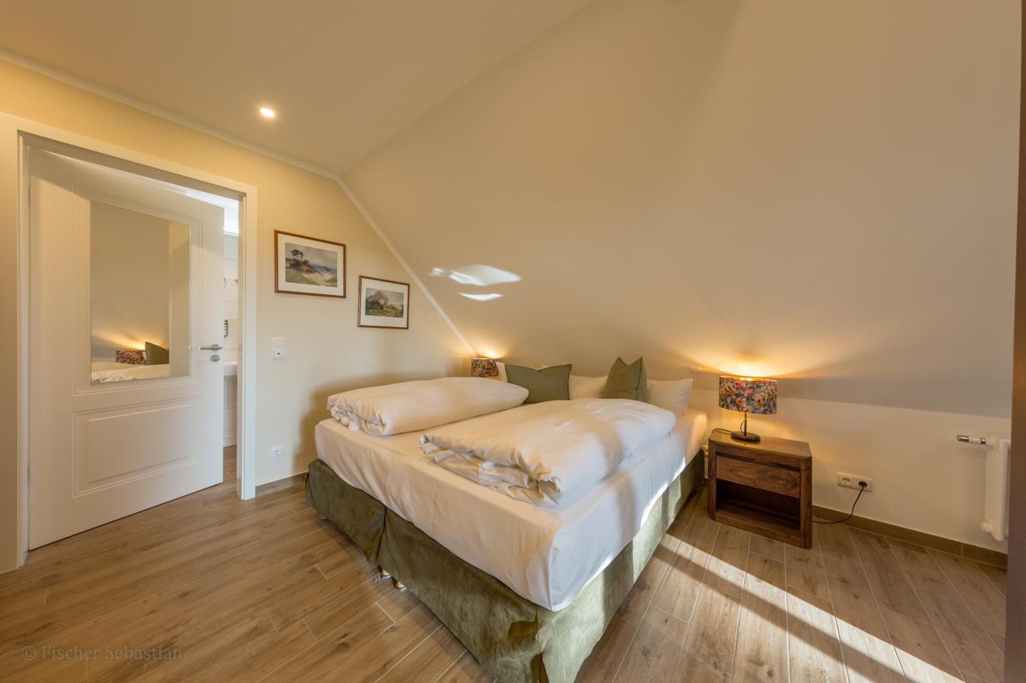 Gaestehaus Bergfalke Ahrenshoop Rom bilde