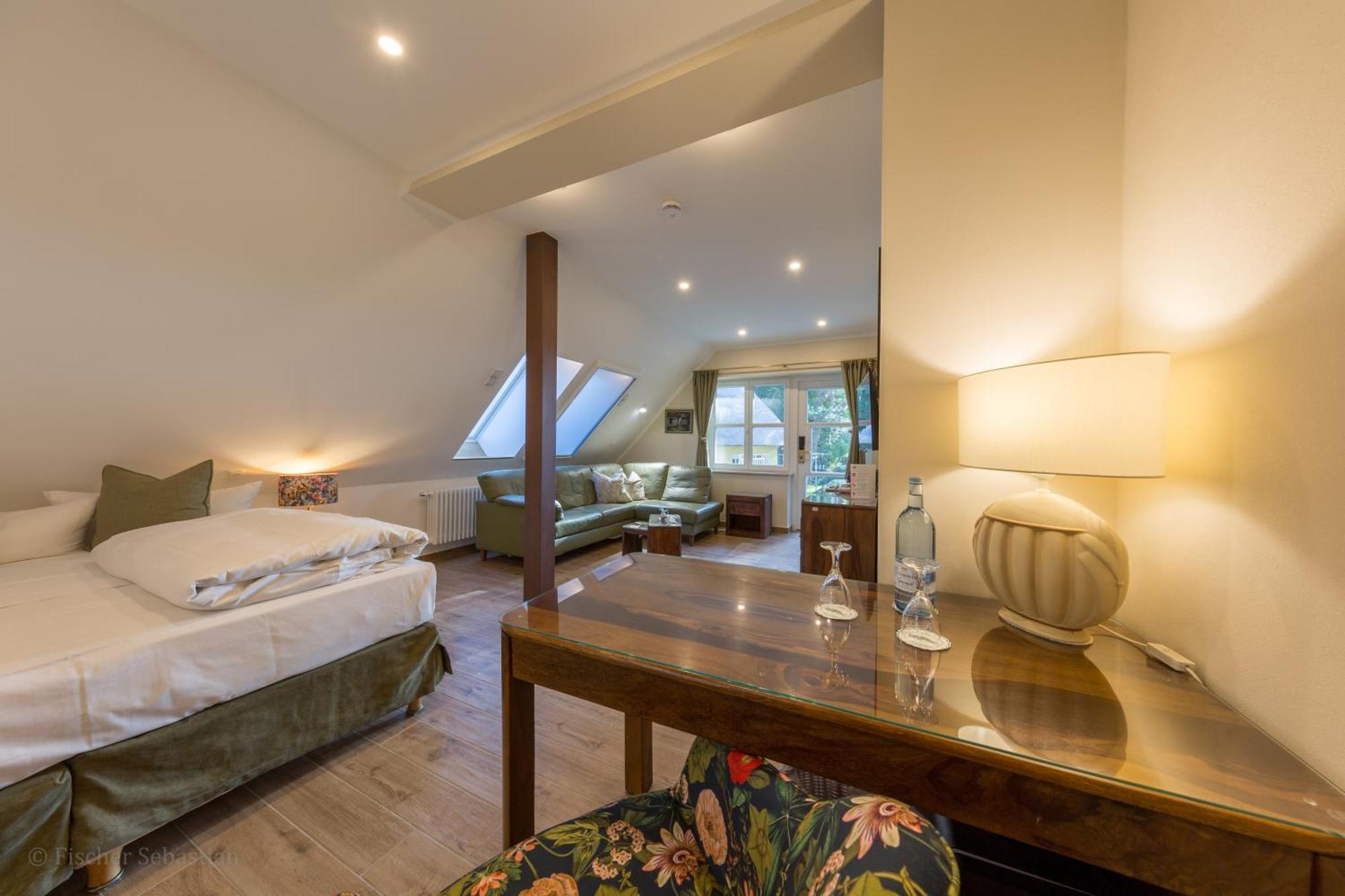 Gaestehaus Bergfalke Ahrenshoop Rom bilde