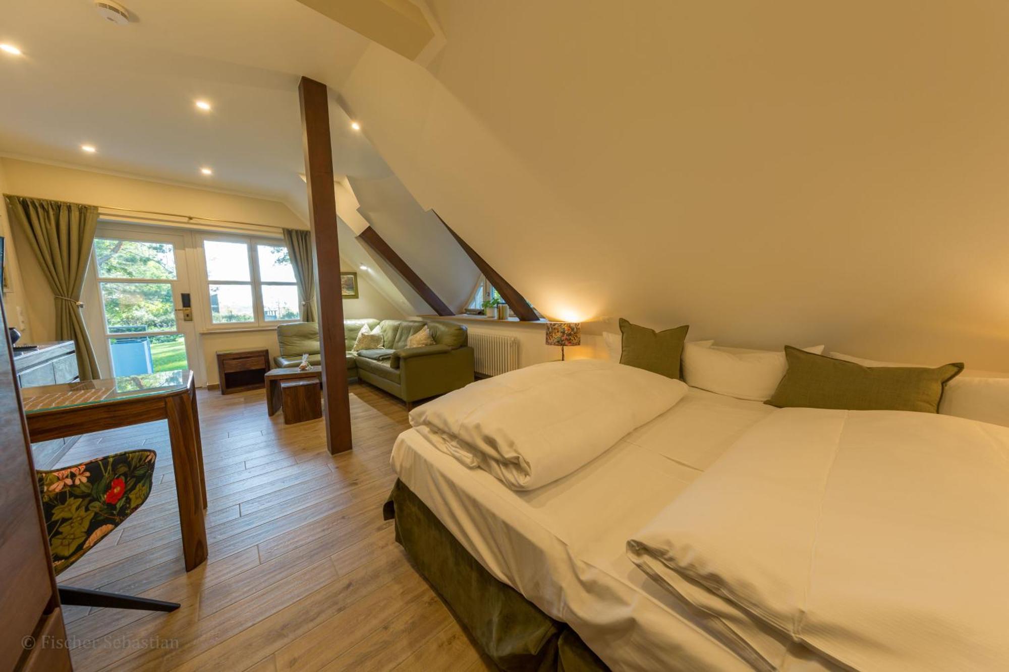 Gaestehaus Bergfalke Ahrenshoop Rom bilde