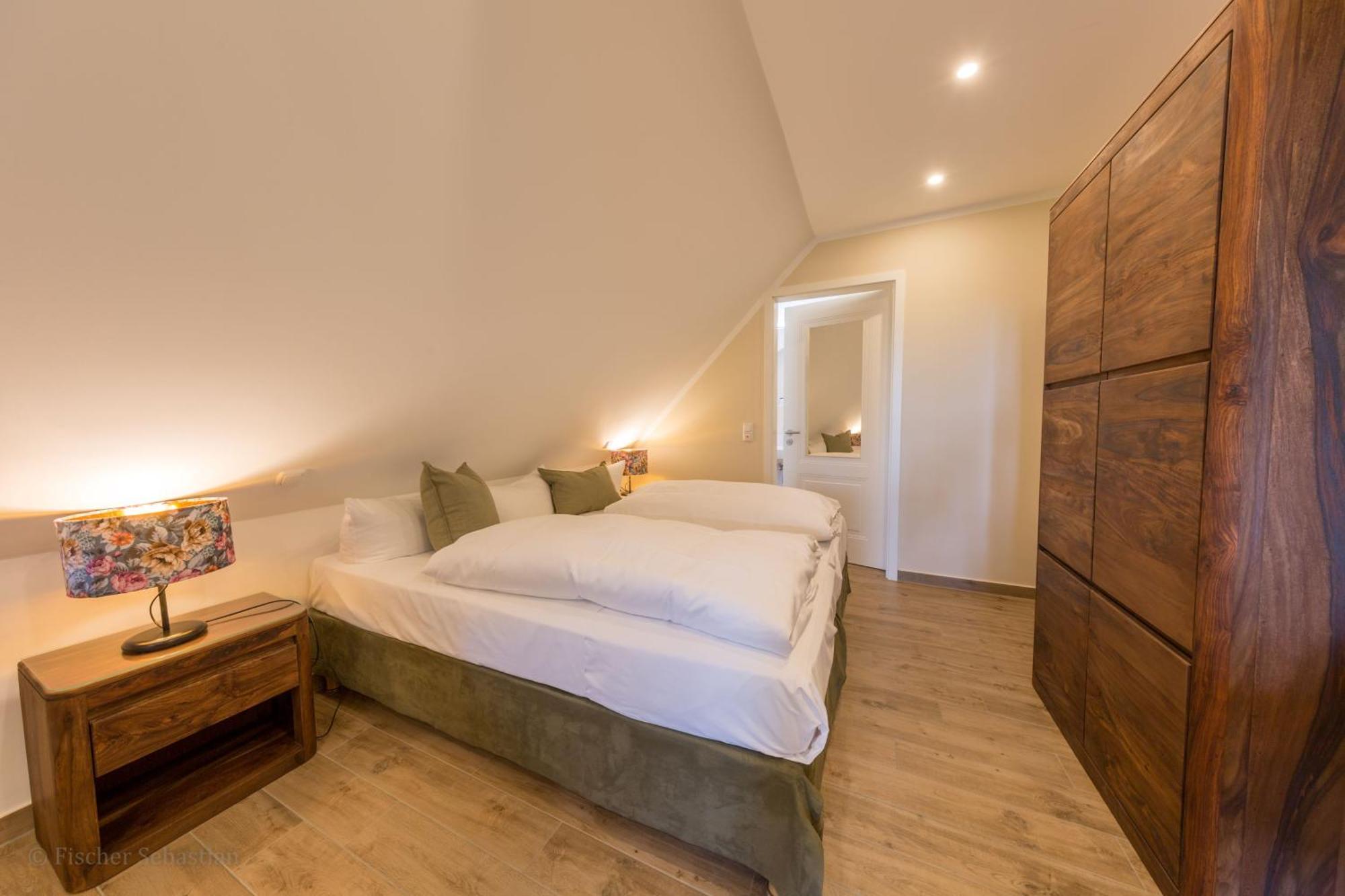 Gaestehaus Bergfalke Ahrenshoop Rom bilde