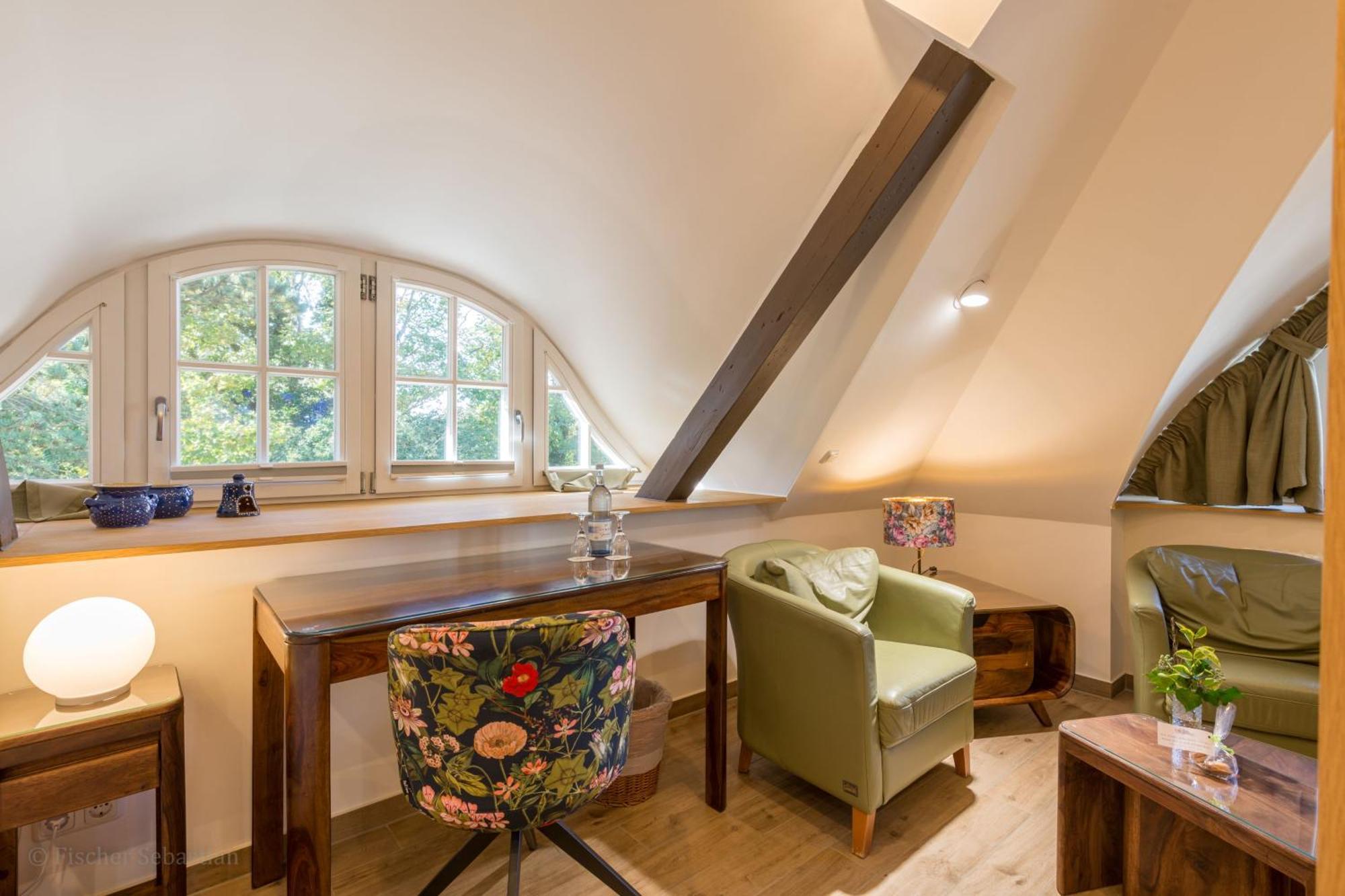 Gaestehaus Bergfalke Ahrenshoop Rom bilde