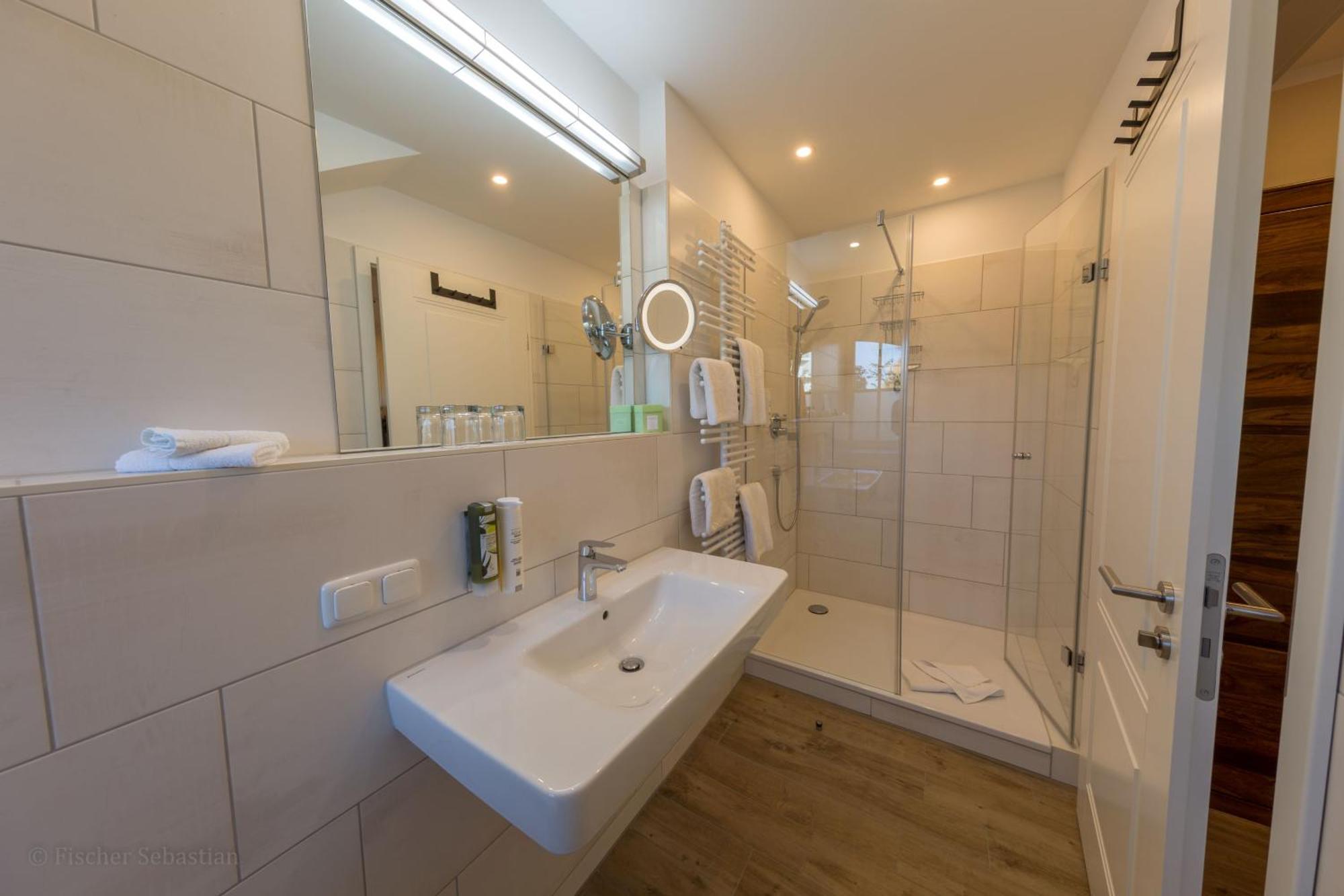 Gaestehaus Bergfalke Ahrenshoop Rom bilde