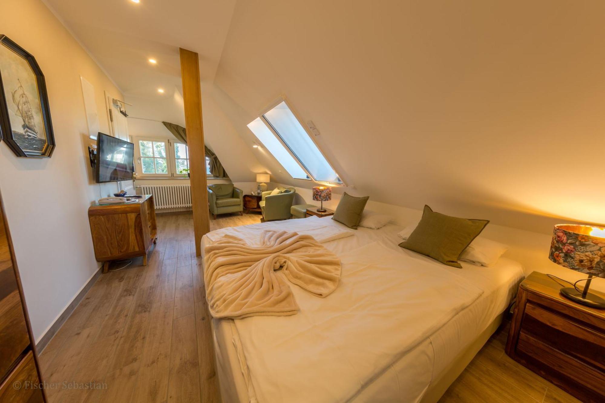 Gaestehaus Bergfalke Ahrenshoop Rom bilde