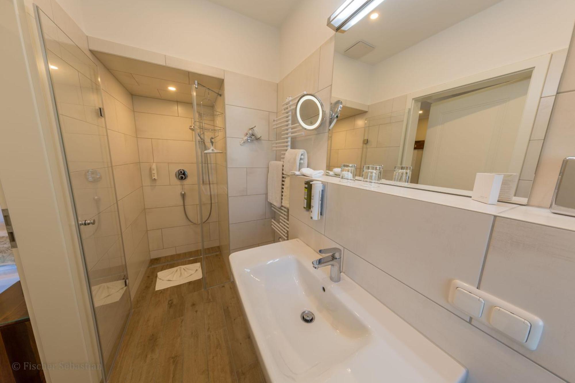 Gaestehaus Bergfalke Ahrenshoop Rom bilde