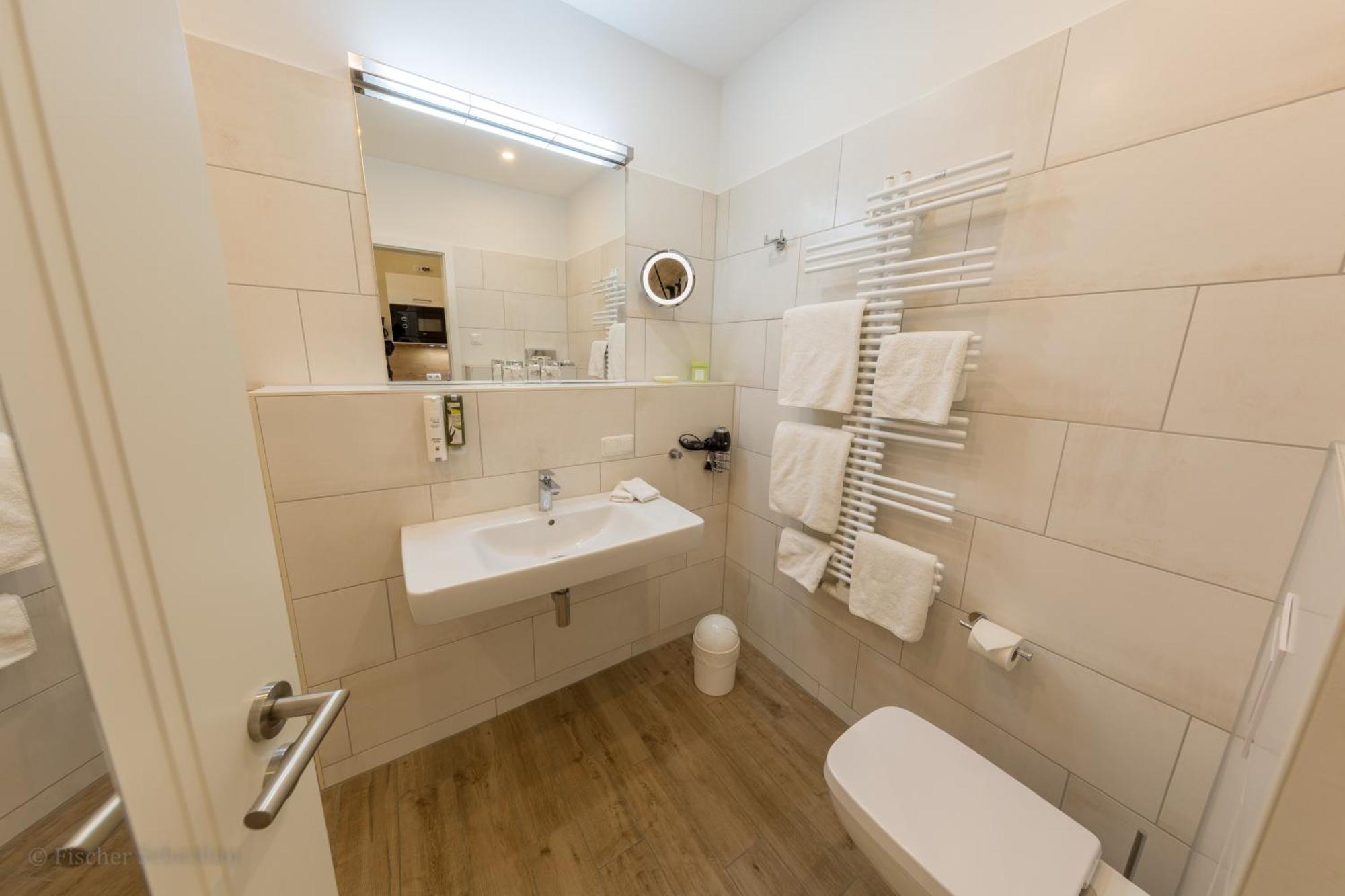 Gaestehaus Bergfalke Ahrenshoop Rom bilde