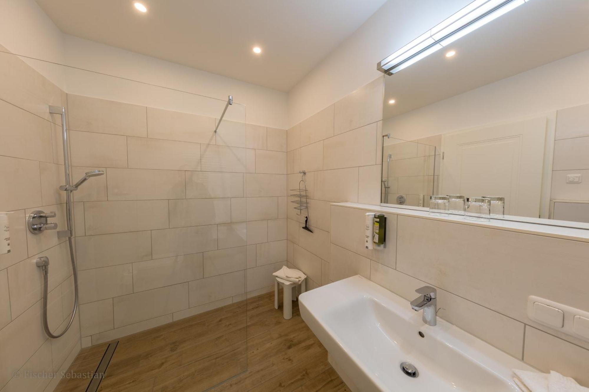 Gaestehaus Bergfalke Ahrenshoop Rom bilde